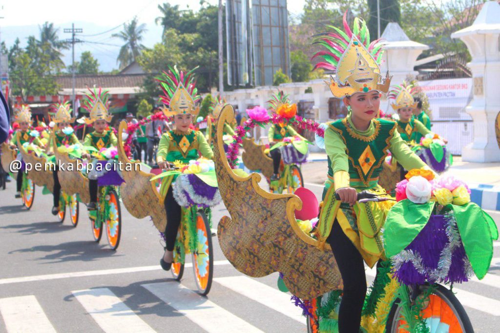 Lomba Sepeda  Hias  Kampanye Kembali Bersepeda Pemerintah 